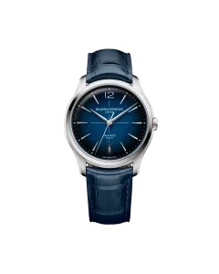 Baume & Mercier Clifton dressklokke til herre med automatisk verk med 120 timer gangreserve, bl&aring; skrive og bl&aring; alligatorrem.