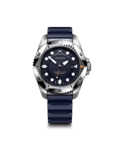 Victorinox Dive Pro Quartz dykkerklokke til herre p&aring; 43 mm med bl&aring; skive, bl&aring; gummirem og quartzverk. 300 meter vanntett.