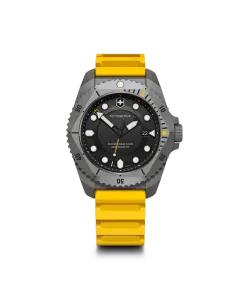 Victorinox Dive Pro Quartz dykkerur til herre med quartzverk p&aring; 43 mm. Sort skive, kasse i titan og gul gummirem. 300 meter vanntett.