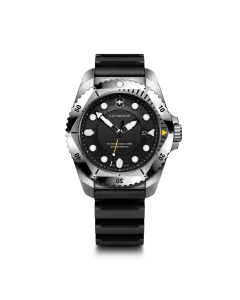 Victorinox Dive Pro herreklokke med quartzverk p&aring; 43 mm med sort skive og sort gummirem. 300 meter vanntett.
