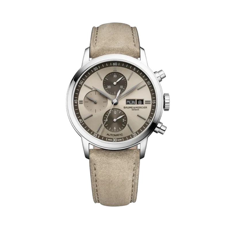 Baume & Mercier Classima Chronograph til herre på 42 mm. Beige skive, beige rem og automatisk verk med 48 timer gangreserve. 50 meter vanntett.