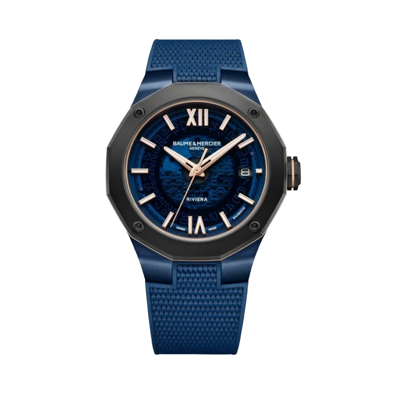 Baume & Mercier Riviera er en herreklokke på 42 mm med blå skive, blå gummirem og blå kasse. 120 timer gangreserve.