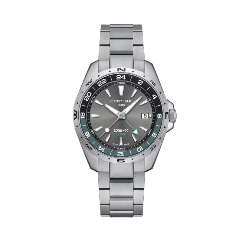 Certina DS-X GMT herreklokke med grå tallskive og stållenke med foldelås. 200 meter vanntett.