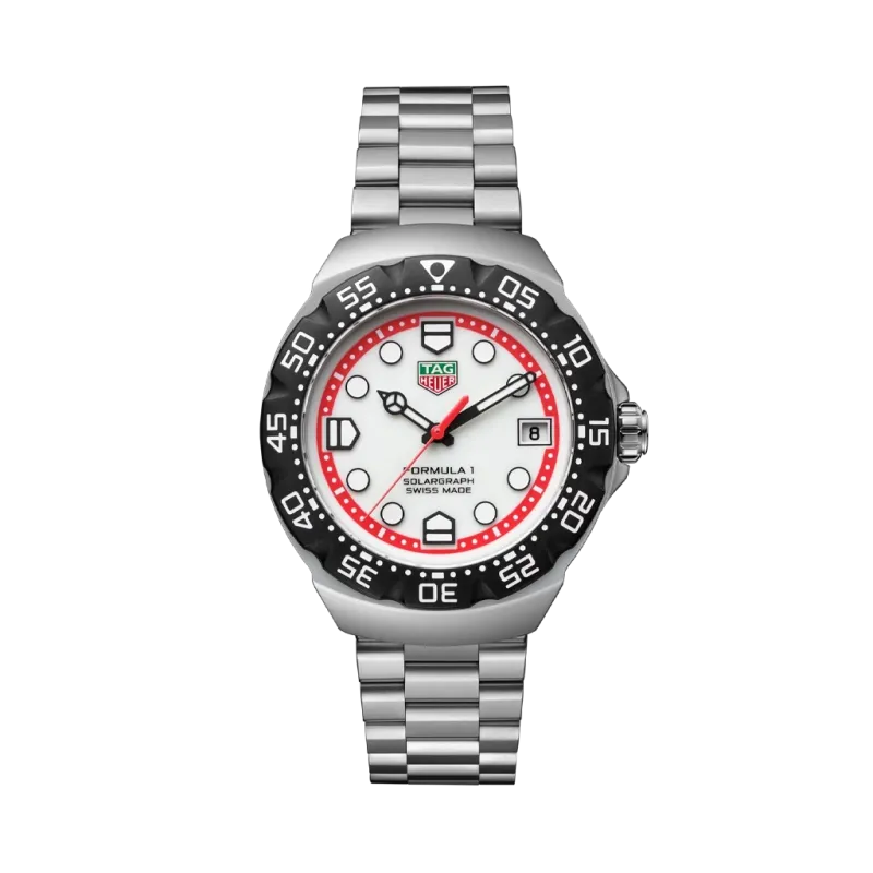 TAG Heuer Formula 1 Solargraph WBY1111.BA0042 er en sporty herreklokke på 38 mm. Hvit skive med røde detaljer, quartzverk og stållenke. 