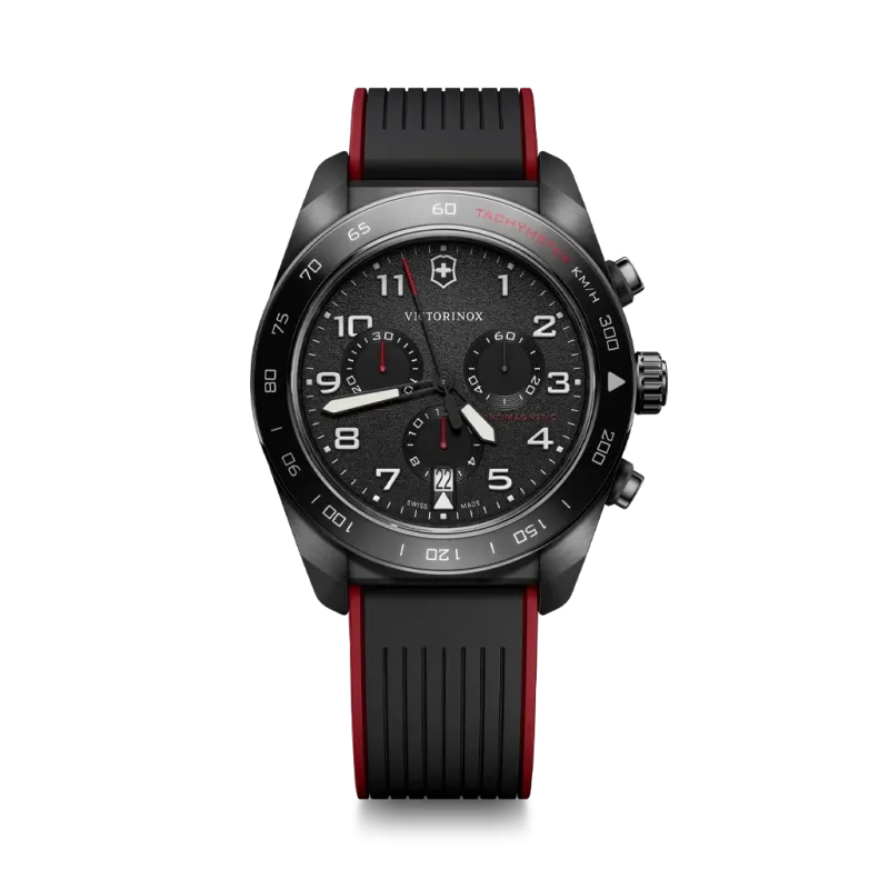 Victorinox Swiss Army Chronograph herreur med quartzverk, sort kasse, skive og skinnrem med røde detaljer. 100 meter vanntett.