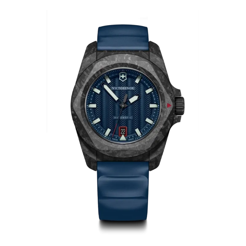 Victorinox I.N.O.X. Automatic herreklokke med blå skive, blå gummirem og en kasse i karbon med gjennomsiktig baklokk i titan. 200 meter vanntett.