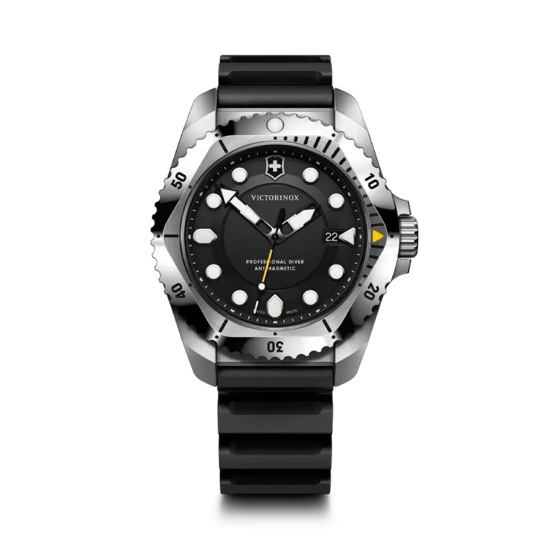 Victorinox Dive Pro herreklokke med quartzverk på 43 mm med sort skive og sort gummirem. 300 meter vanntett.