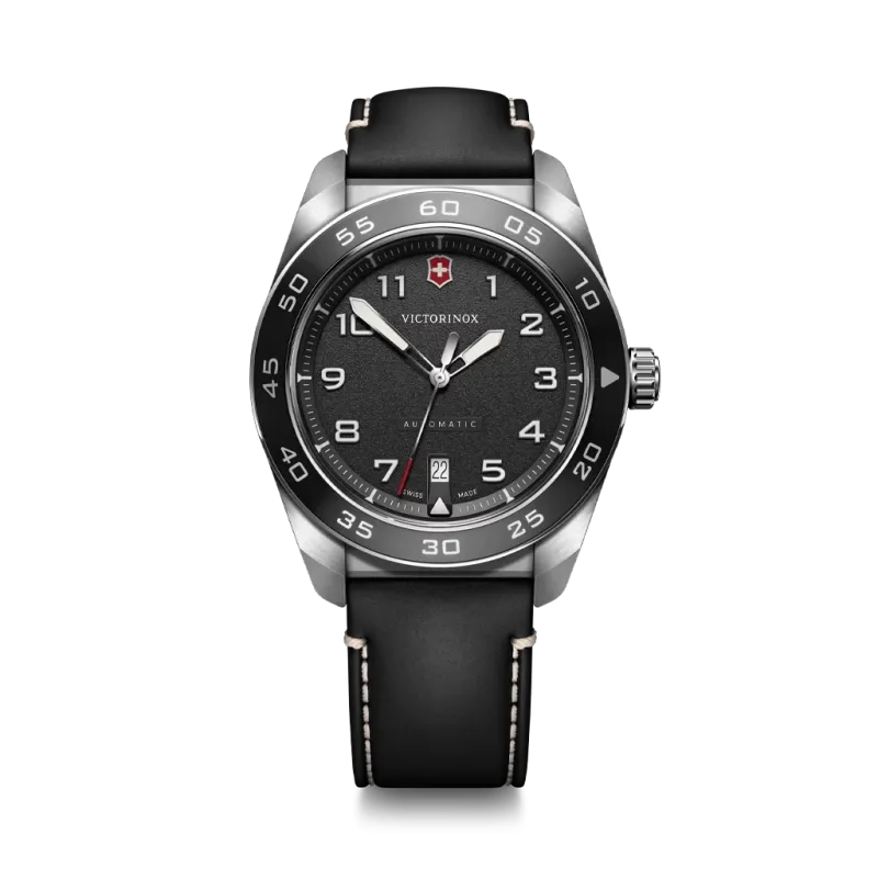 Victorinox Swiss Army Automatic herreklokke med sort skive, kasse i stål og sort skinnrem. 100 meter vanntett.