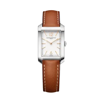 Baume & Mercier Classima er en rektangulær klokke til dame med quartzverk, hvit skive og brun skinnrem.