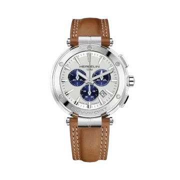 Herbelin Newport Chrono 37688a42gd herreklokke på 43 mm med quartzverk, sølvget skive og skinnrem. Vanntett til 100 meter.